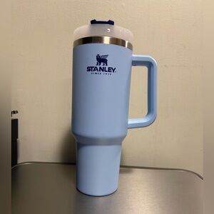 Stanley Adventure Quencher Travel Tumbler 40 OZ - Cornflower Blue